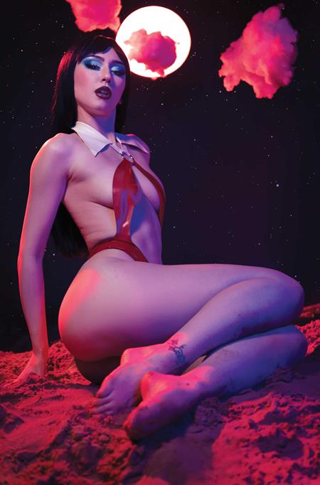 VAMPIRELLA PARADISE #1 CVR L INC 1:10 COSPLAY LAUREN DELOREAN VIRGIN VAR (Limit 1 Per Customer) (rel:11/18)