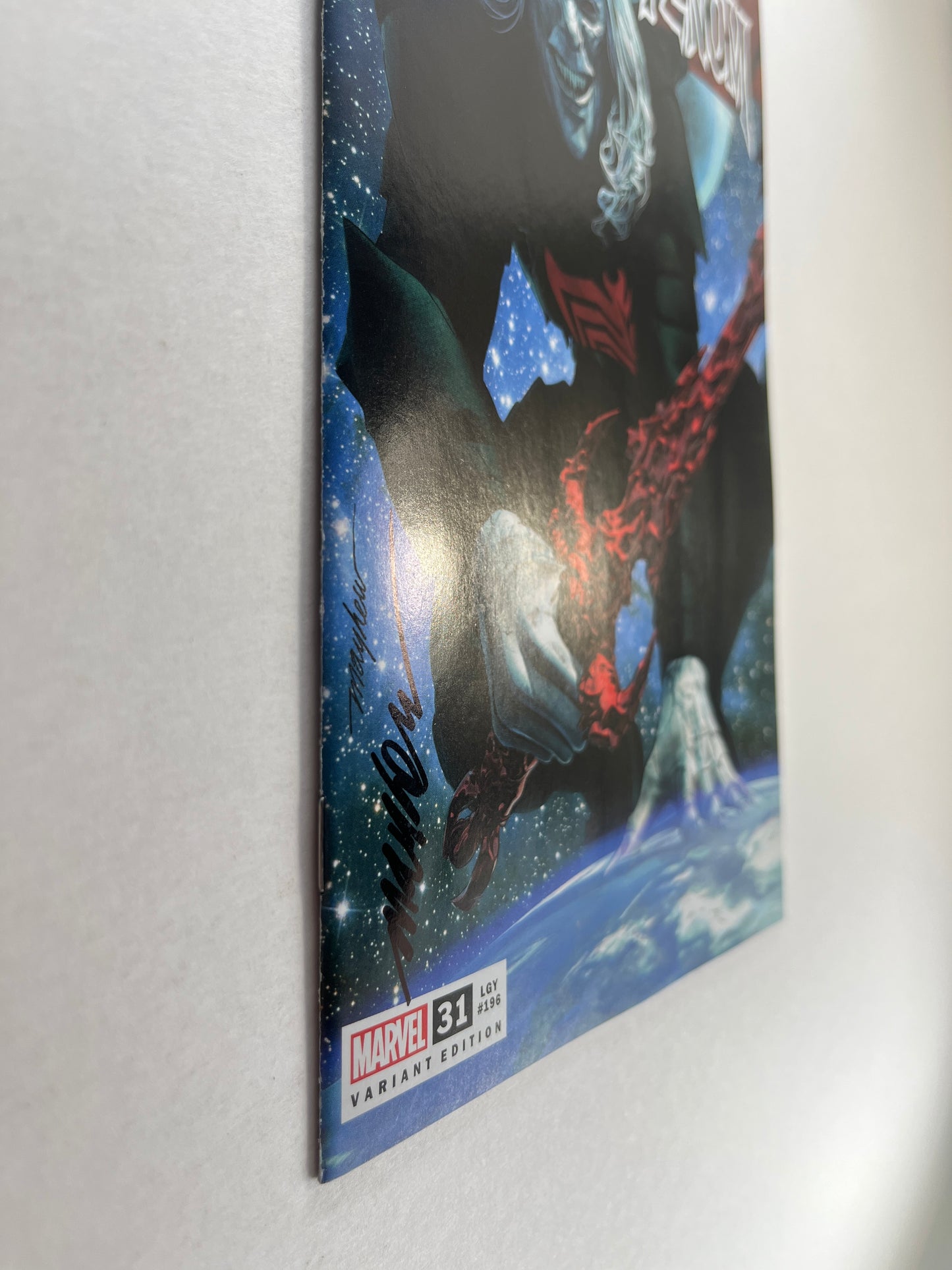Venom #31 Mike Mayhew Variant A (Feb 2021) (Signed by Mike Mayhew)